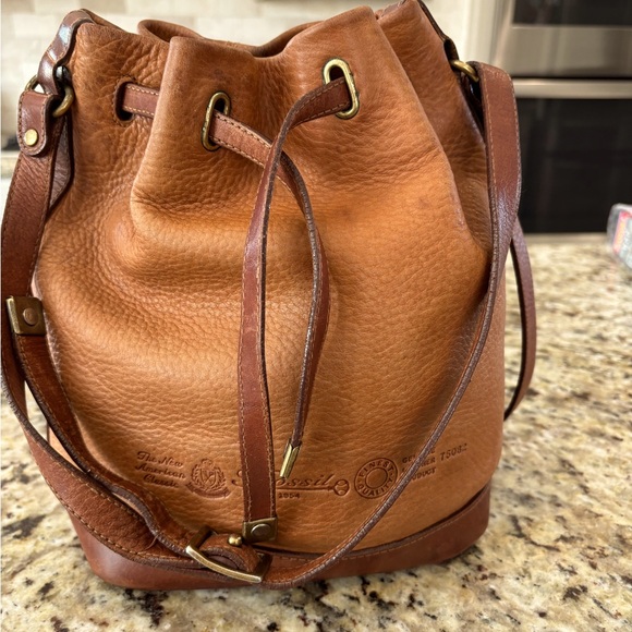 Fossil Handbags - Beautiful 100% leather fossil bucket bag. Beautiful shape.